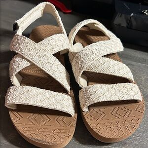 Lukees by Muk‎ Luk Women’s 9 Crochet boho sandals